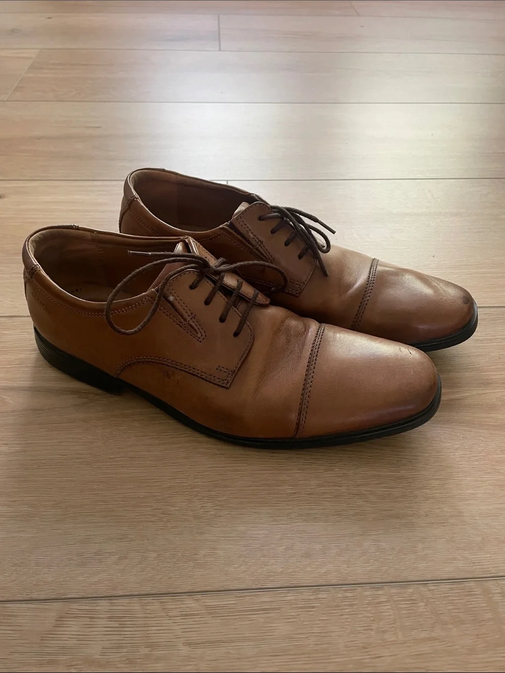 Clarks Men’s 9.5 Tan Leather Cap-Toe Derby Oxfords Dress Work Casual Suit #0023
